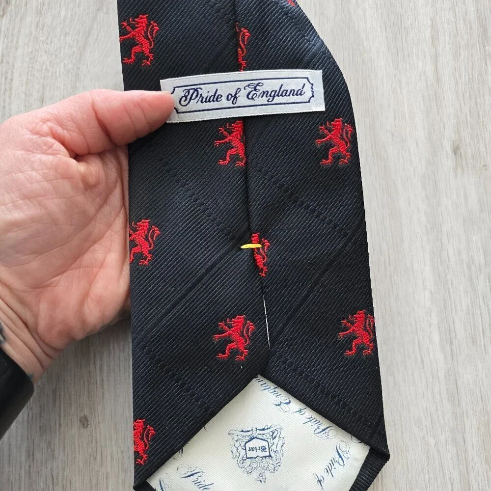 vintage Rosenblatts | Collegiate red lion black medium width retro tie | unisex